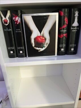 Twilight Saga Collector's Hardcover Set with Red Apple Artwork